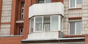 Холодное остекление П-образного балкона и внутренняя отделка